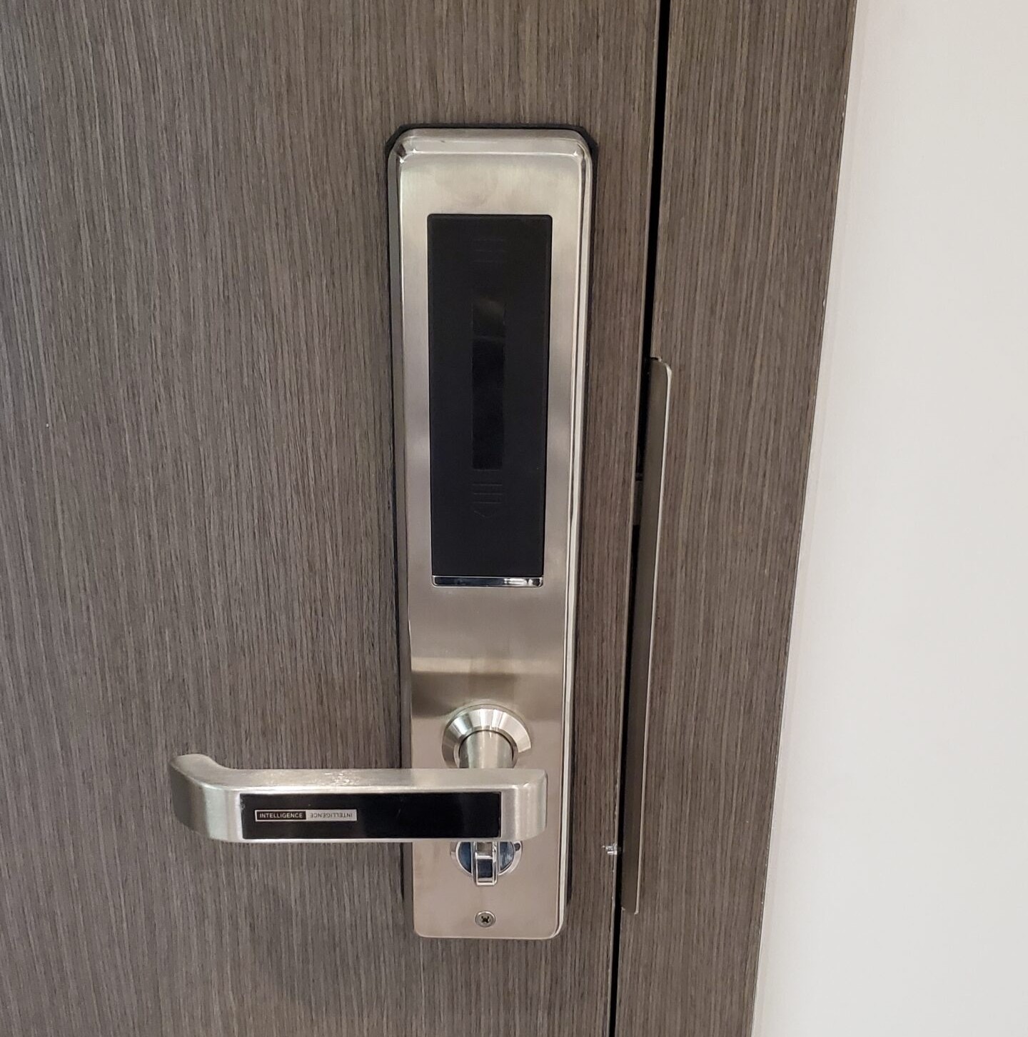 khoa cua van tay olok h6900 4 sc