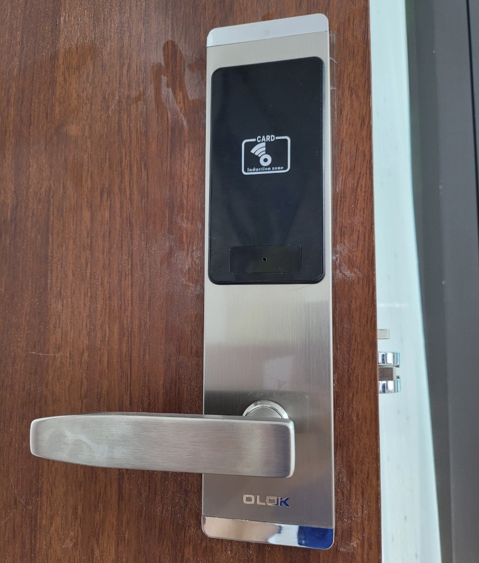 khoa khach san olok ht711 5