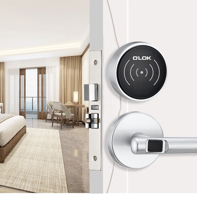 khoa the tu khach san olok ht 720 2