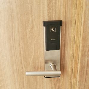 khoa the tu khach san olok ht715 3