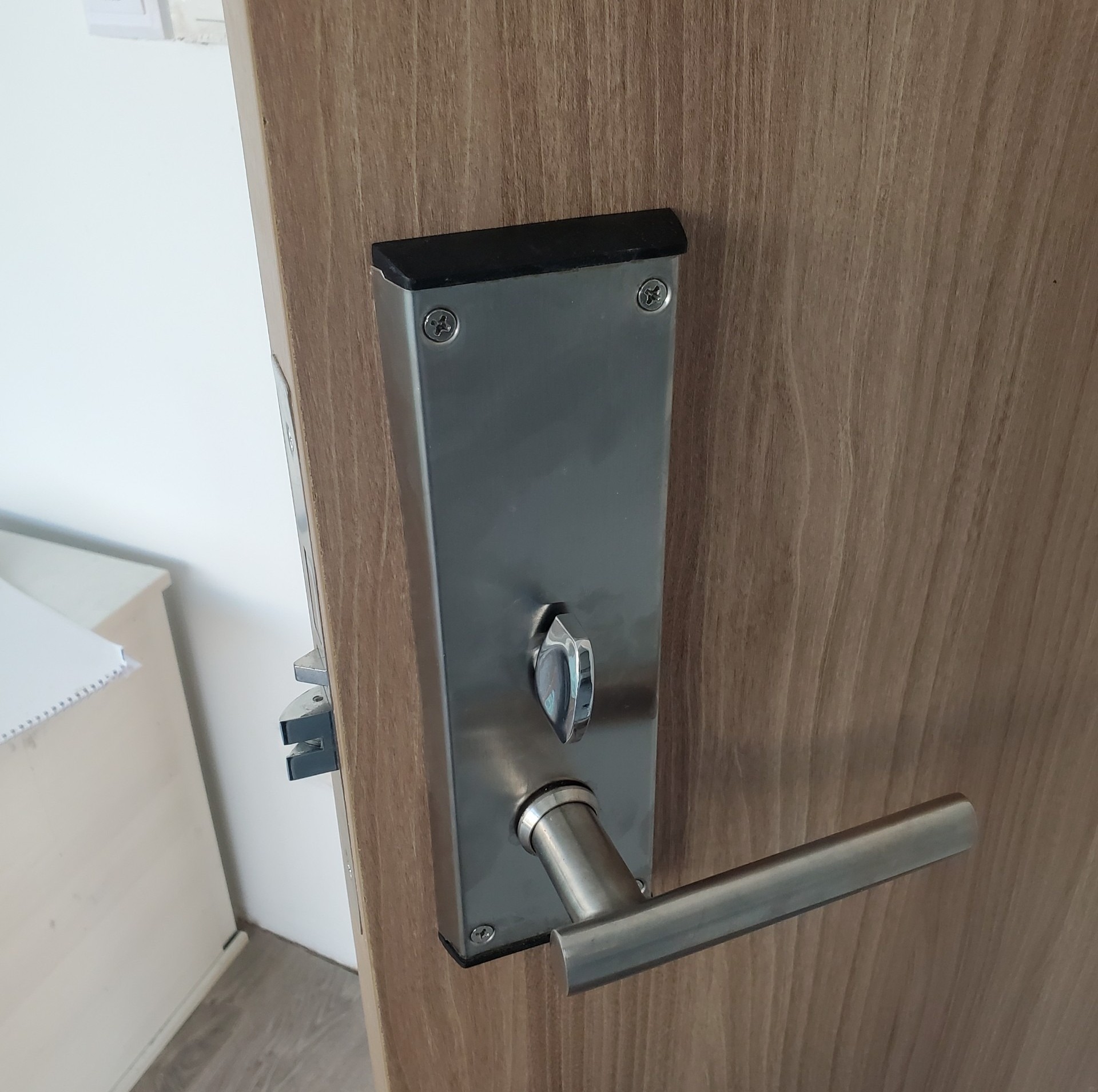 khoa the tu khach san olok ht715 4