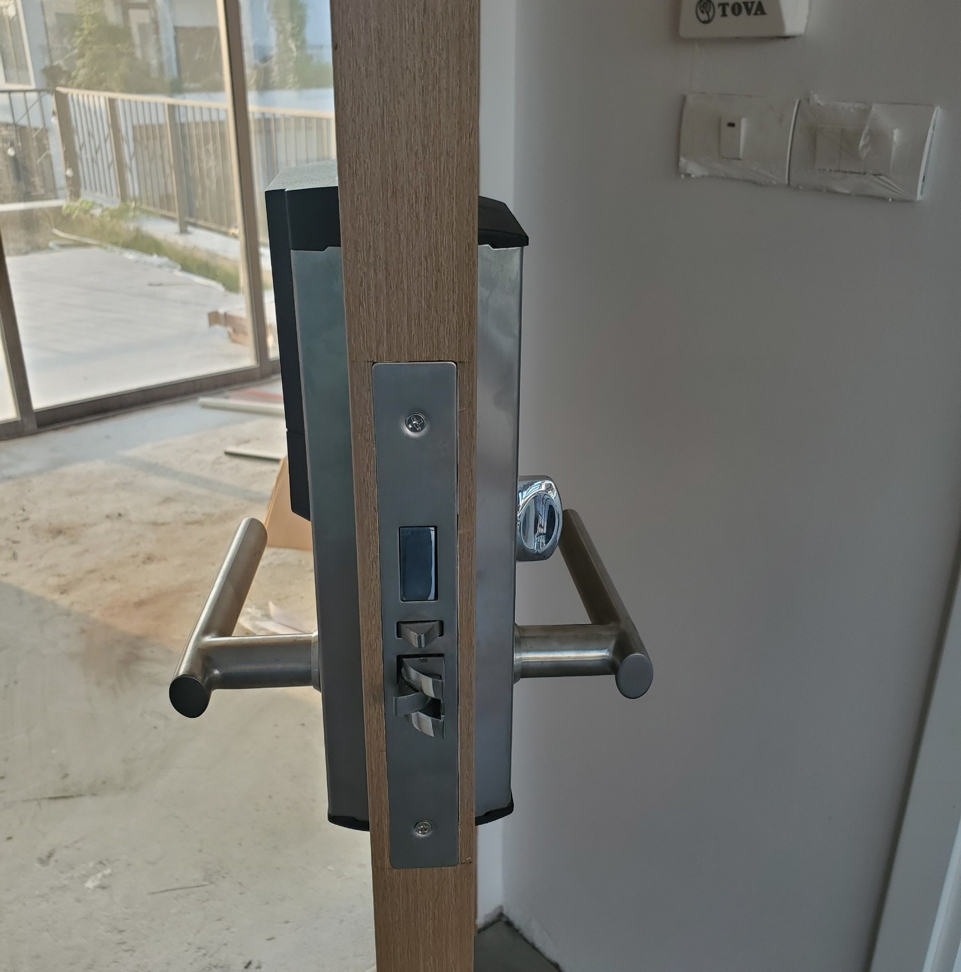 khoa the tu khach san olok ht715 5