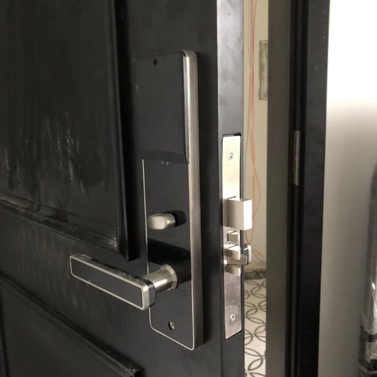 khoa the tu khach san olok ht718 3